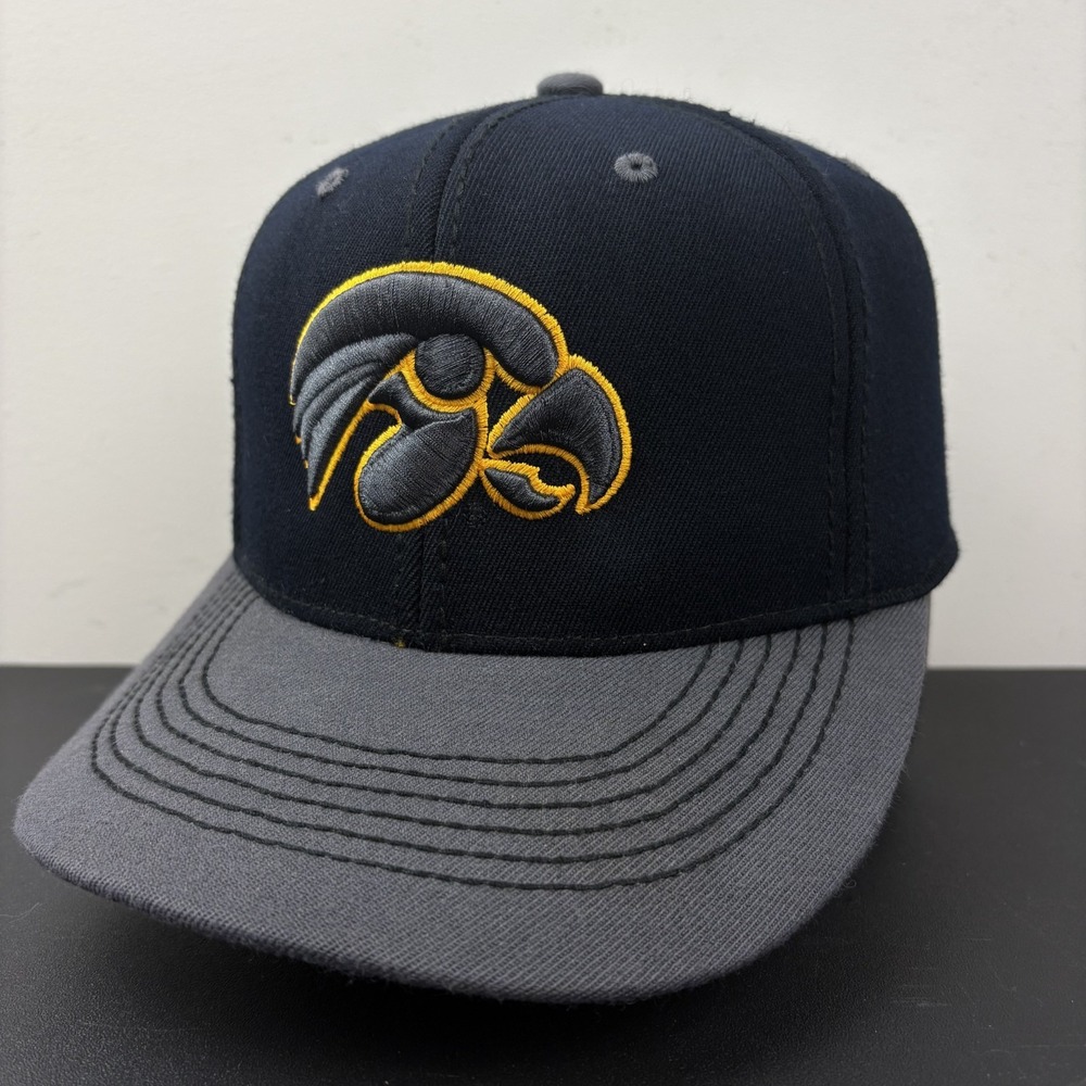 Vintage Iowa Hawkeyes One Fit Hat Black Charcoal Grey NCAA Embroidered Cap